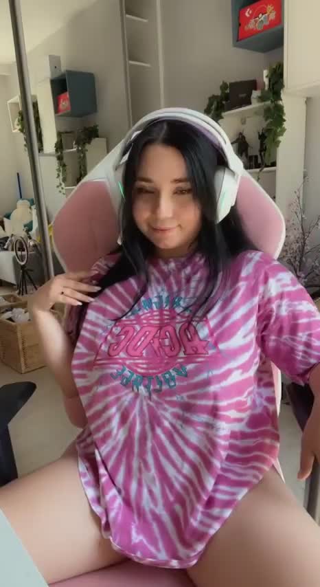 I think you need a curvy Woman (me) in your bed! - free porn video