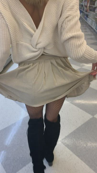 My 1st time flashing in a grocery store [GIF] - free porn video
