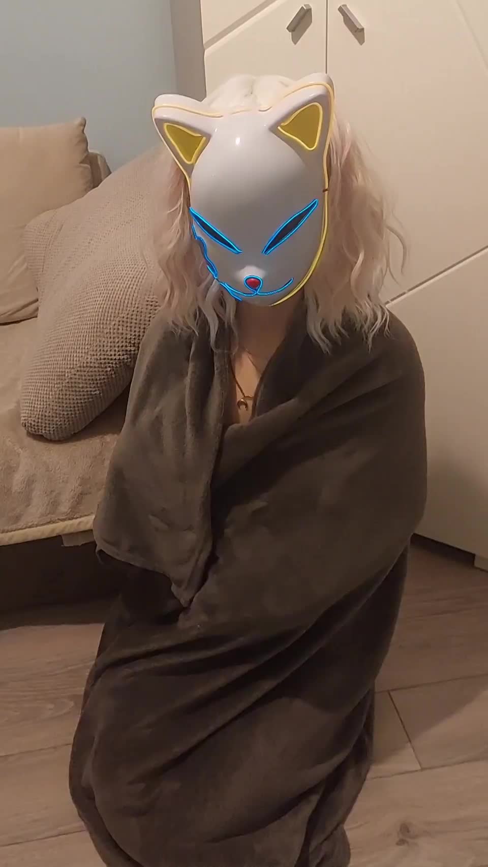 Kitty needs someone to play... - free porn video
