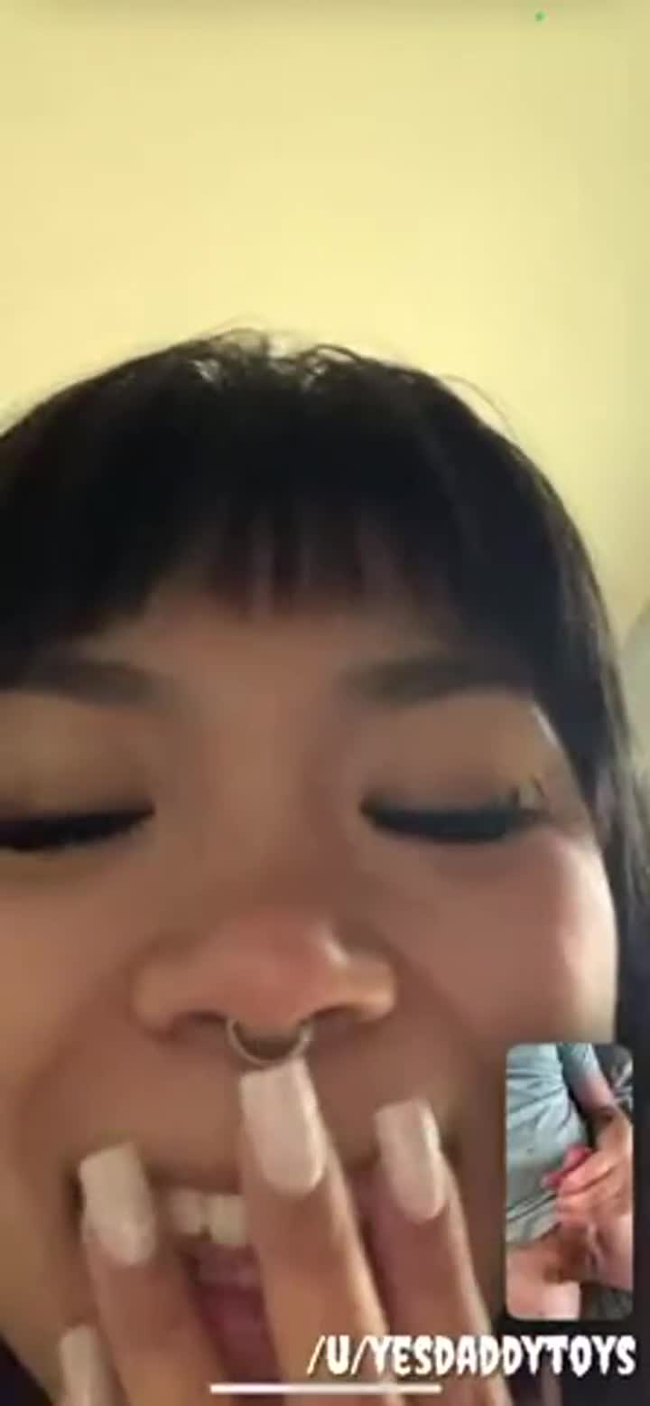 Come watch this adorable 18 year old fan make me cum with her pretty feet on facetime - free porn video
