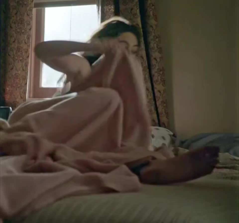 Emmy Rossum's pussy lip peeked out from her booty shorts - free porn video