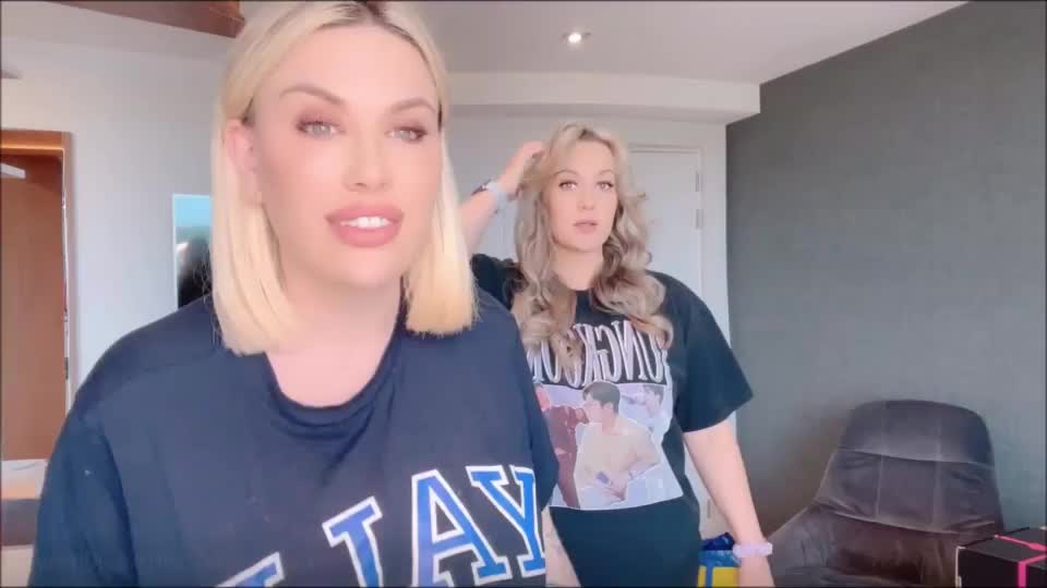 Moms on vacation - free porn video