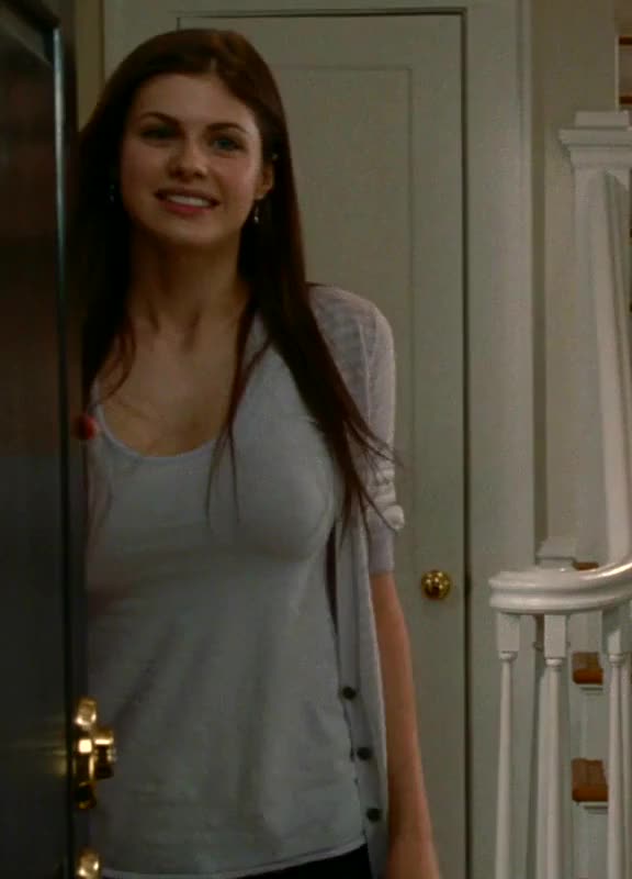 Alexandra Daddario jiggle early in her career - free porn video