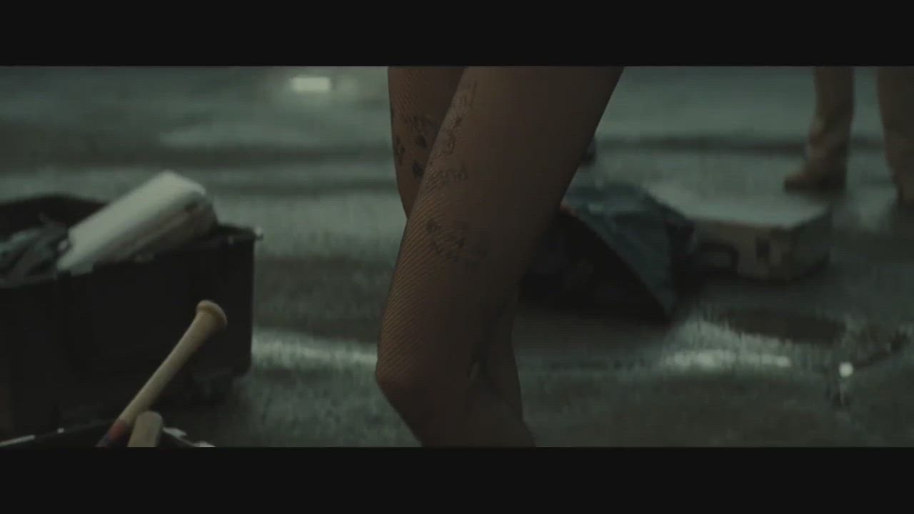 Margot Robbie’s body on display - free porn video