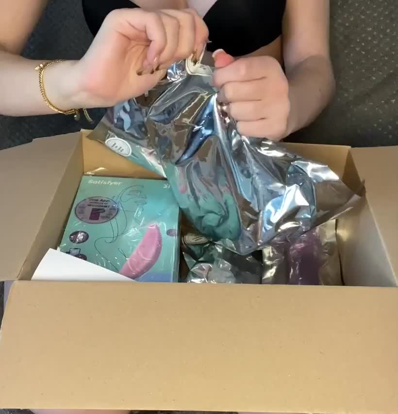 Bought my first toys after turning 18. Now I need some instructions because I have never used toys - free porn video