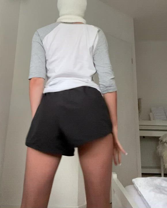 Hey can you maybe help me taking of my shorts? :) - free porn video