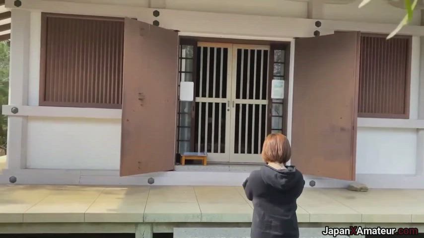 Thick Amateur Japanese Girl Giving A Blowjob and Getting Fucked In Front Of A Temple - free porn video