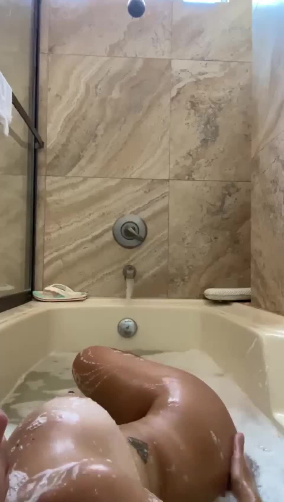 I'd look pretty hot with your cum all over me. ;) - free porn video