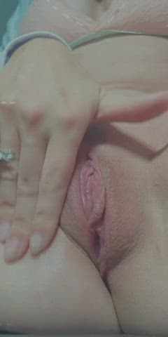 Freshly waxed milf pussy..... - free porn video