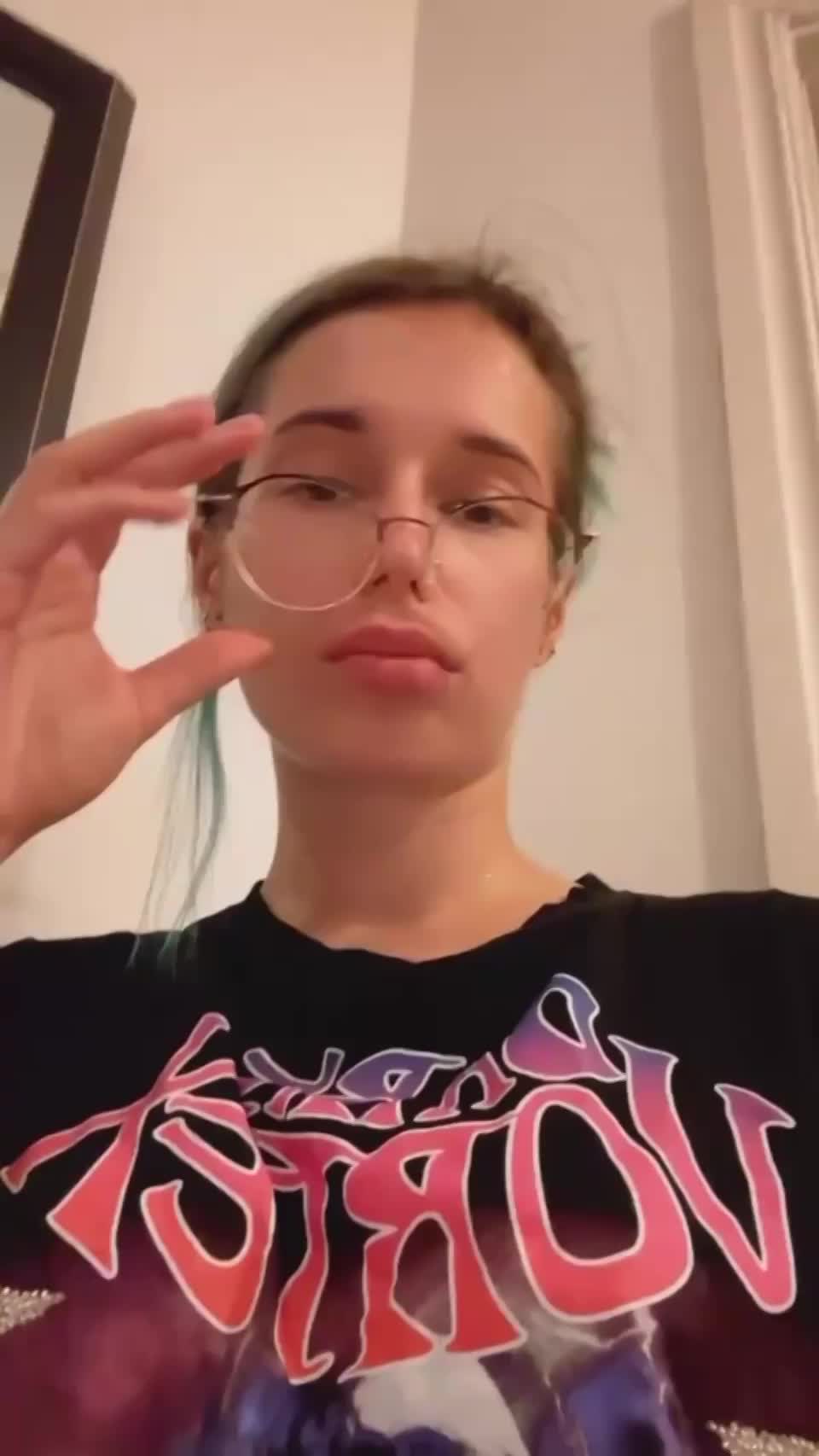 Geek babe going wild😈 - free porn video