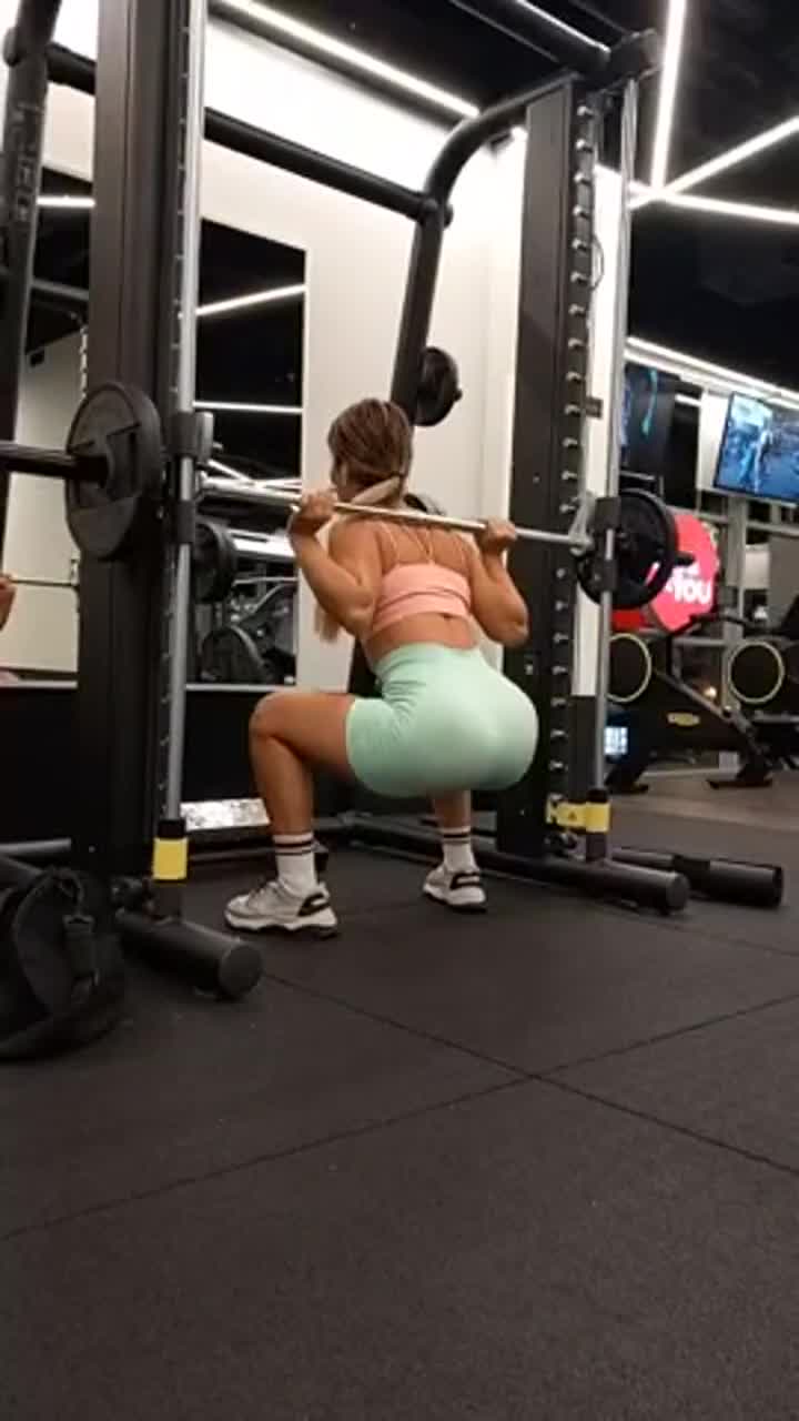 I would not mind if you were staring at my booty the whole time 🤭 - free porn video