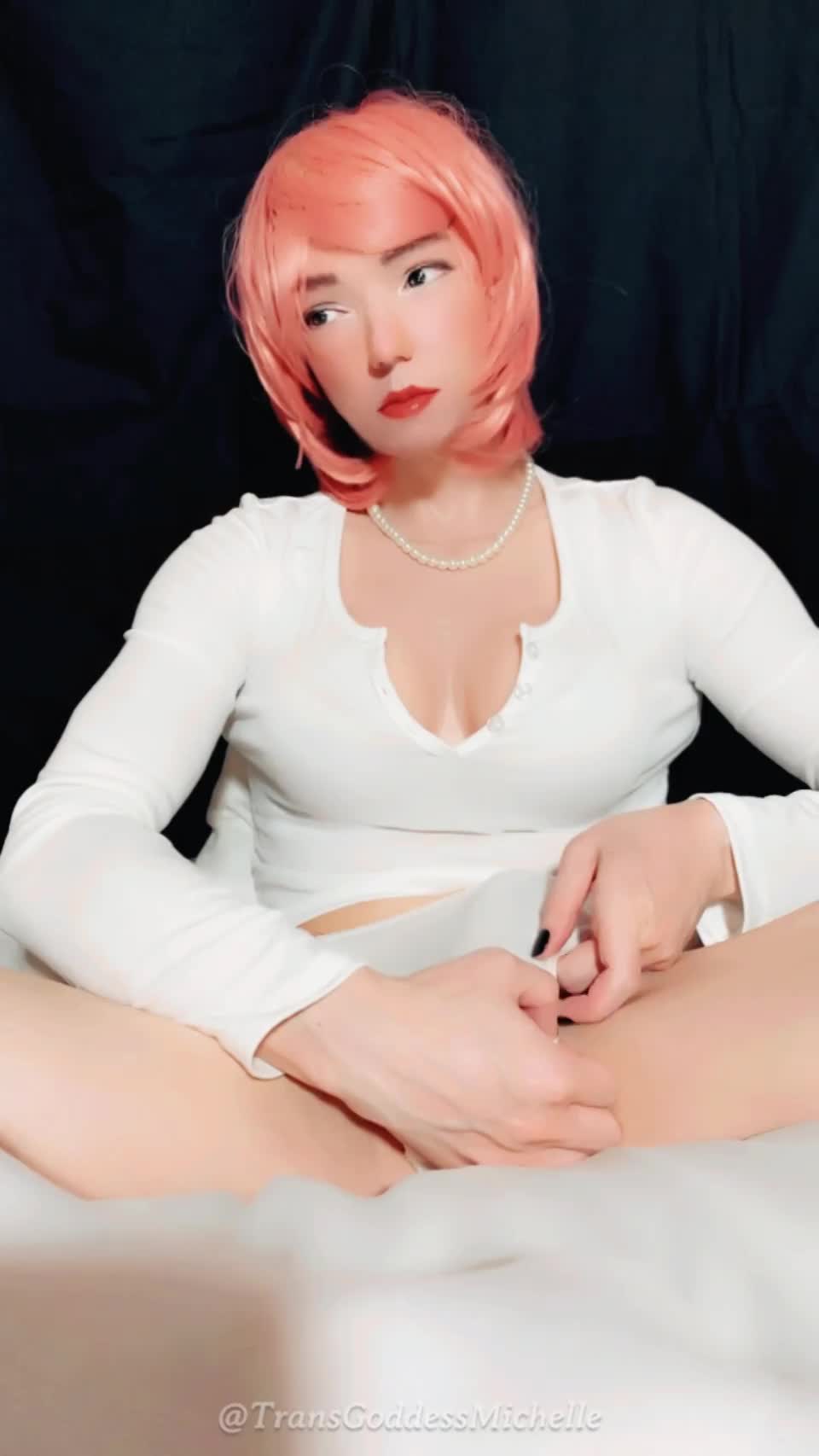 We're on our first date and I do this after u kiss me. What would you do to proceed us into gooning? - free porn video