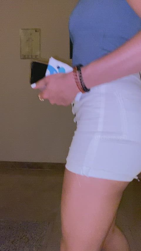 I'm like Kim K, everytime I see a flash I have to pose 🤣 - free porn video