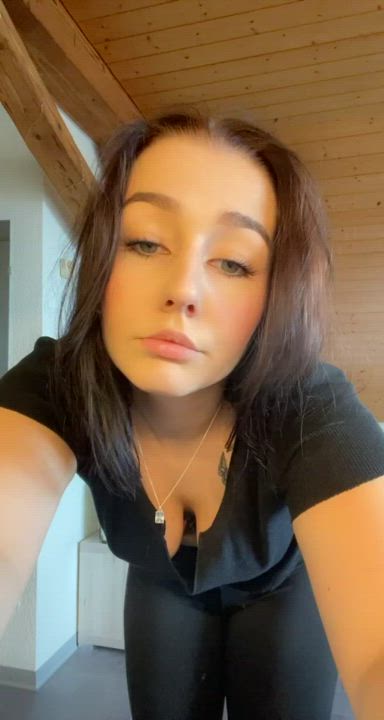 (18) If at least one daddy wants to see me strip more often I would be happy 😅 - free porn video