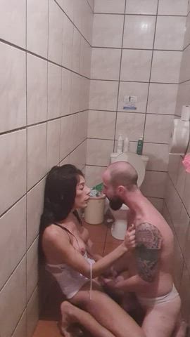 Would you goon with her it the toilets - free porn video