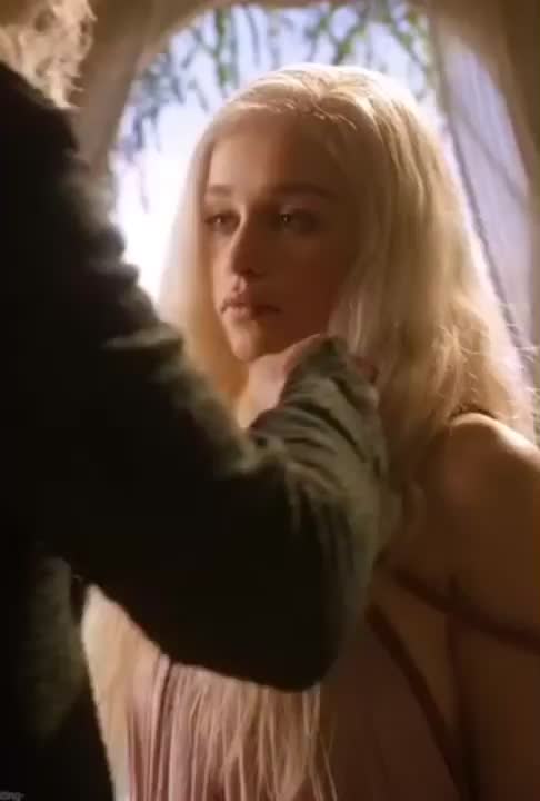 I’ll never forget the first time I saw Daenerys(Emilia Clarke) on my screen I’ve never wanted to breed a character so bad - free porn video