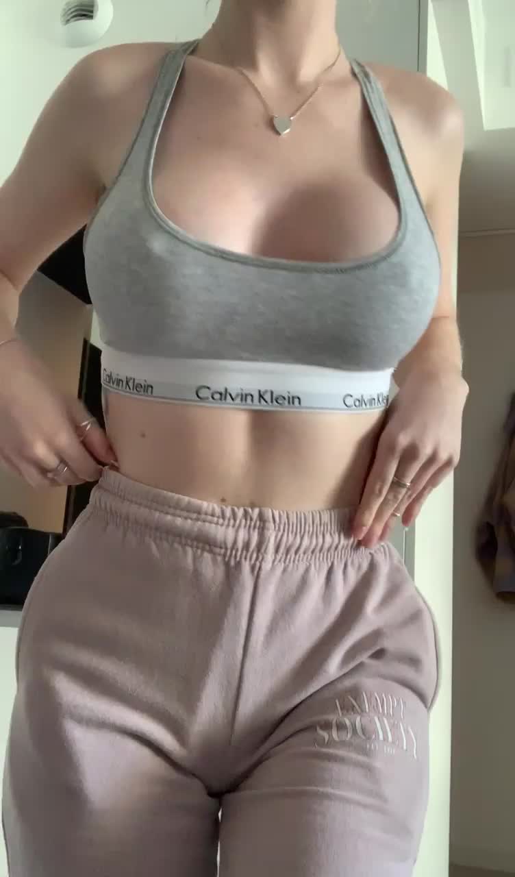 Cute, pale, and plenty to hold onto 🙊 - free porn video