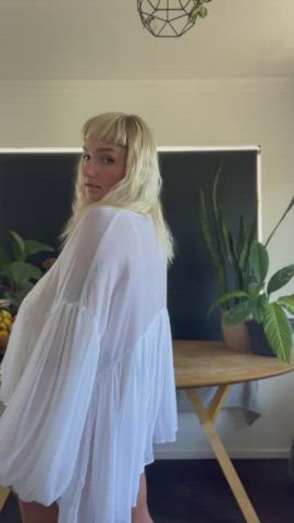 Mommy put on a big spread for lunch, come eat (me) - free porn video