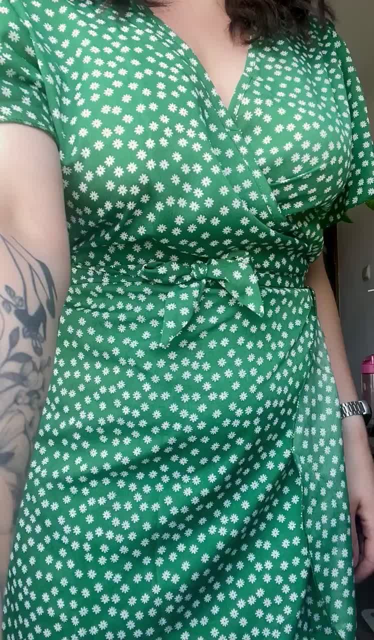 Do you like my dress? I think it suits me - free porn video