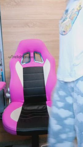 Part 01. I have a magic chair, what do you think? - free porn video
