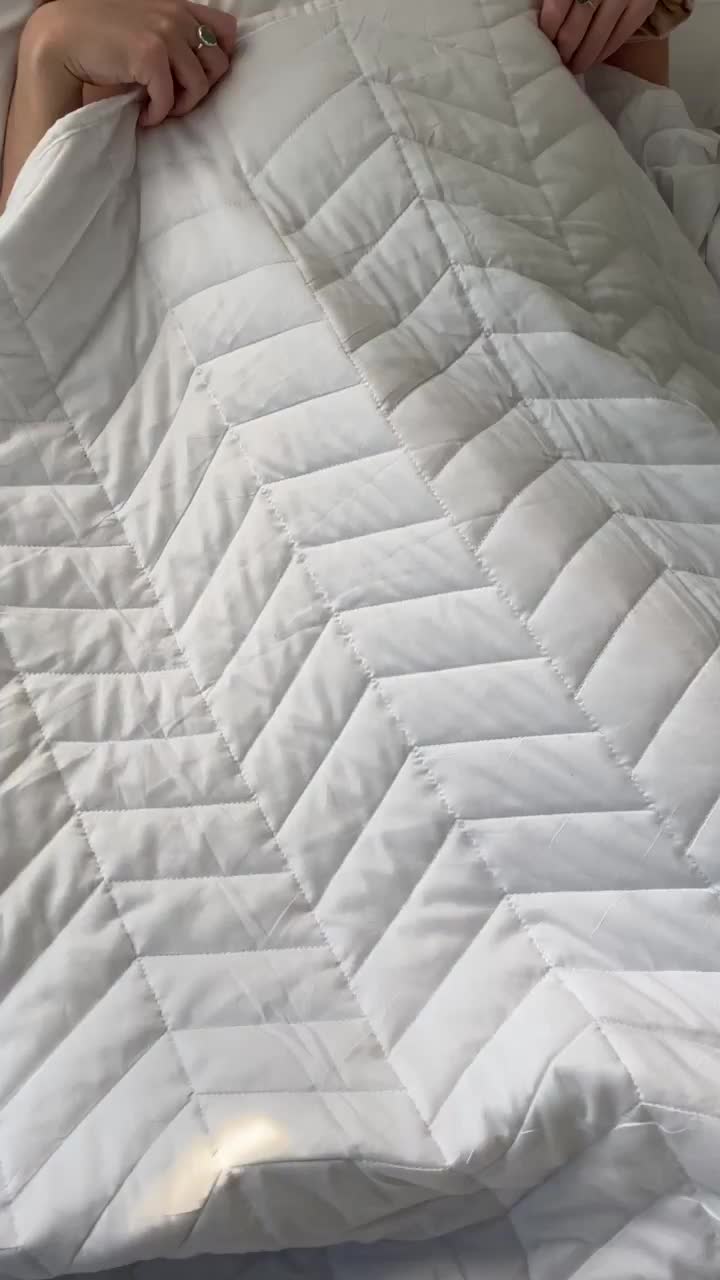 I got the bed and my pussy all warmed and ready - free porn video