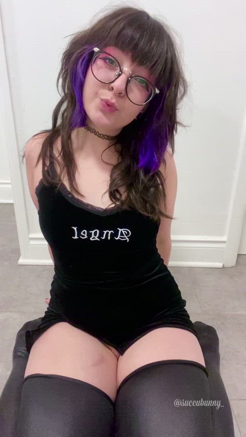 I hate wearing panties so I never do! - free porn video