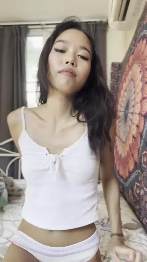 rubbing my 18 year old throbbing clit - free porn video