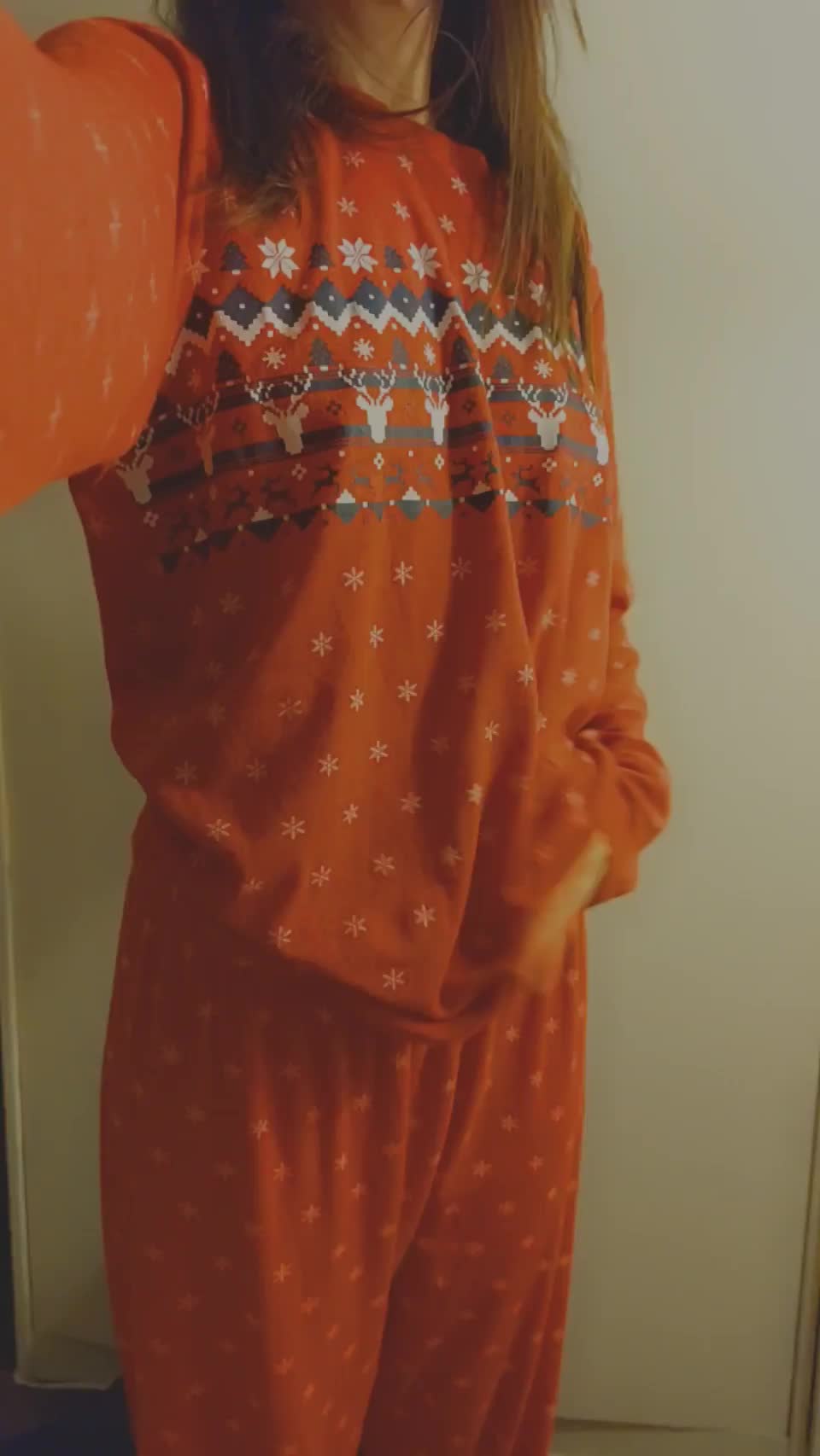 I need a big man to warm my nipples at night - free porn video
