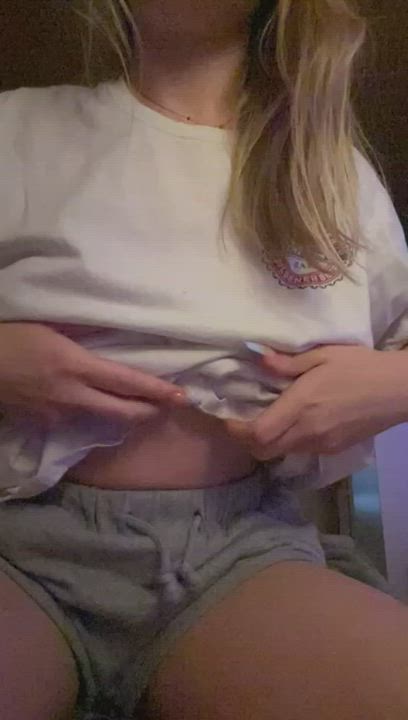 I tried an boob drop in slow-mo and it looks pretty funny 😼 - free porn video