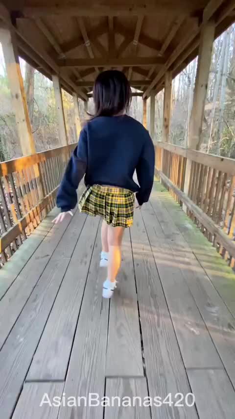 Is this skirt too revealing 😇 - free porn video