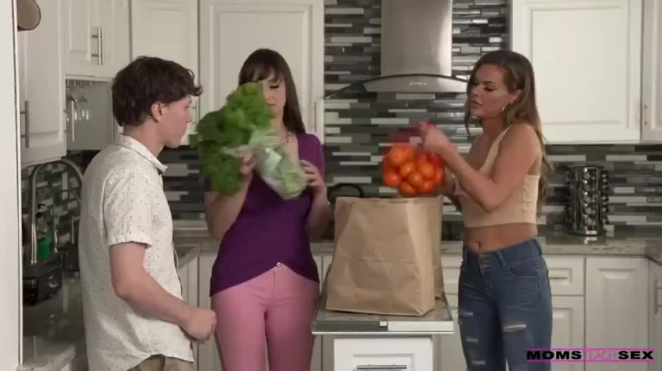 [MFF] I Will Not Look At My Stepmoms Tits - free porn video