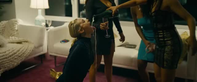 How Lili Reinhart Takes a Load - free porn video