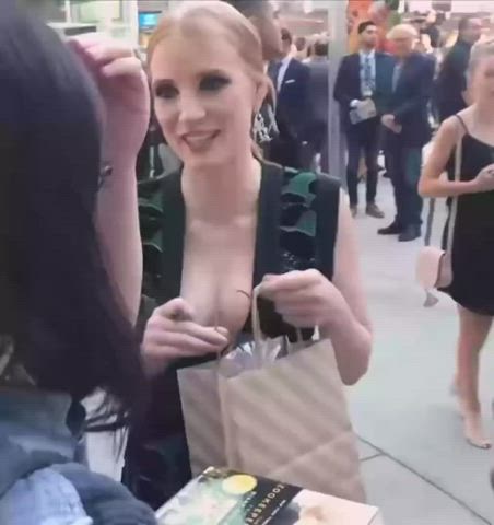 Even a pencil couldn't resist jessica chastain boobs - free porn video