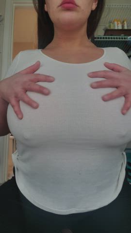 Huge tits were just meant for bouncing 😉 - free porn video