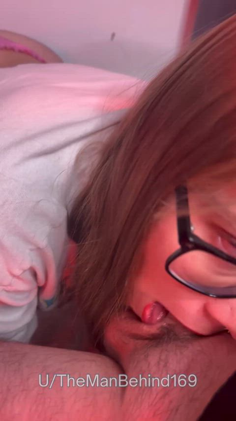 Tapping her nose every time - free porn video