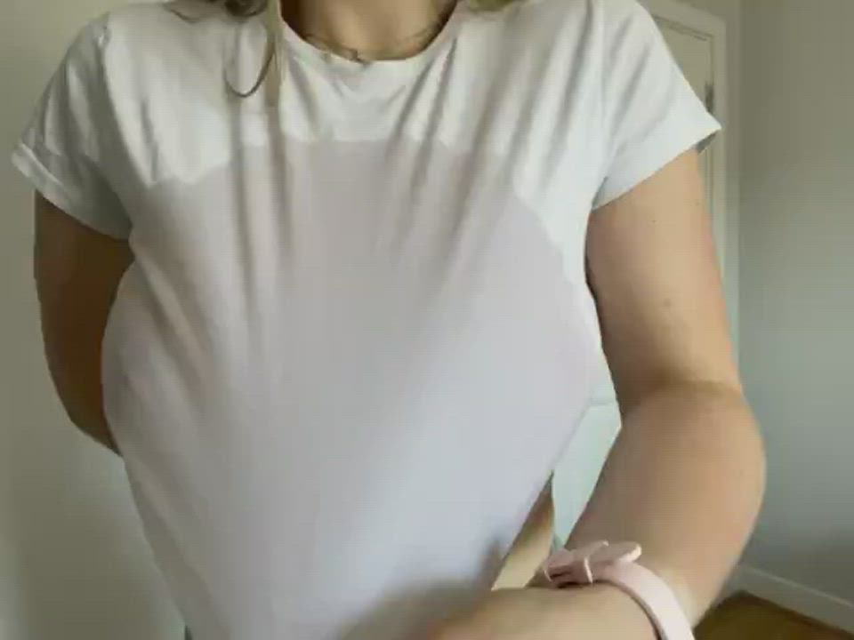 I love bouncing my big wet titties for you xoxo - free porn video