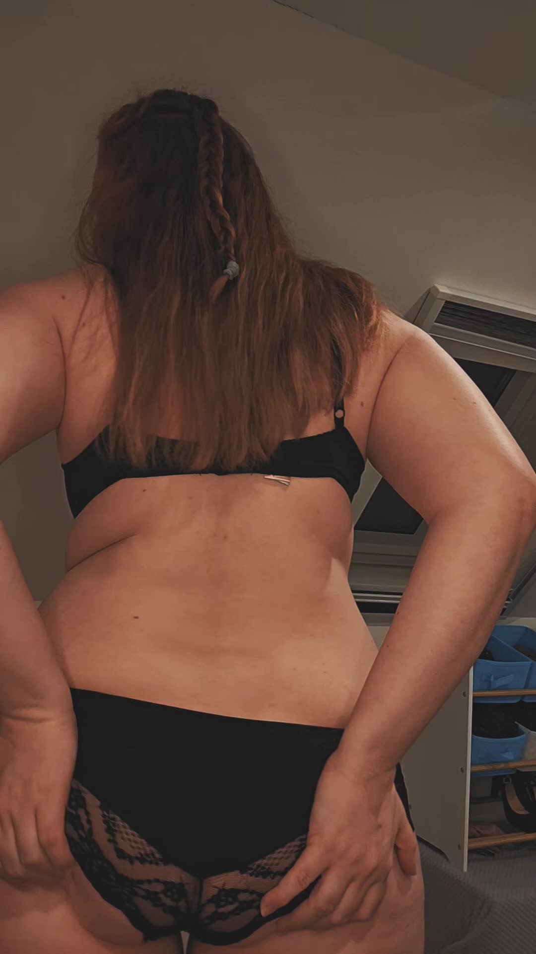 Jiggly hangers  - free porn video