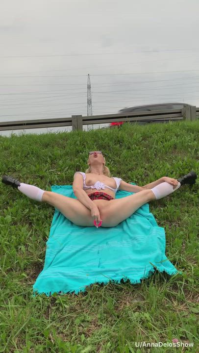 I like to masturbate in public, it makes me super horny 😋 - free porn video