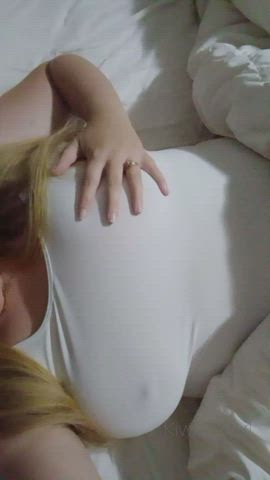 Alone in bed. - free porn video