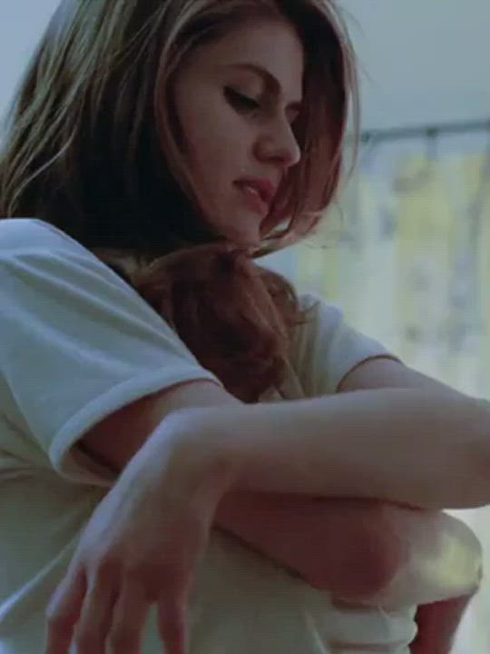 Alexandra Daddario has a great set of tits. - free porn video