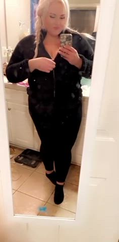 Letting the girls out to breathe… - free porn video