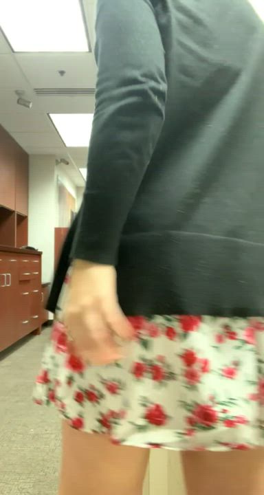 Hope someone cums good to thinking of me at work like this 🥰 - free porn video