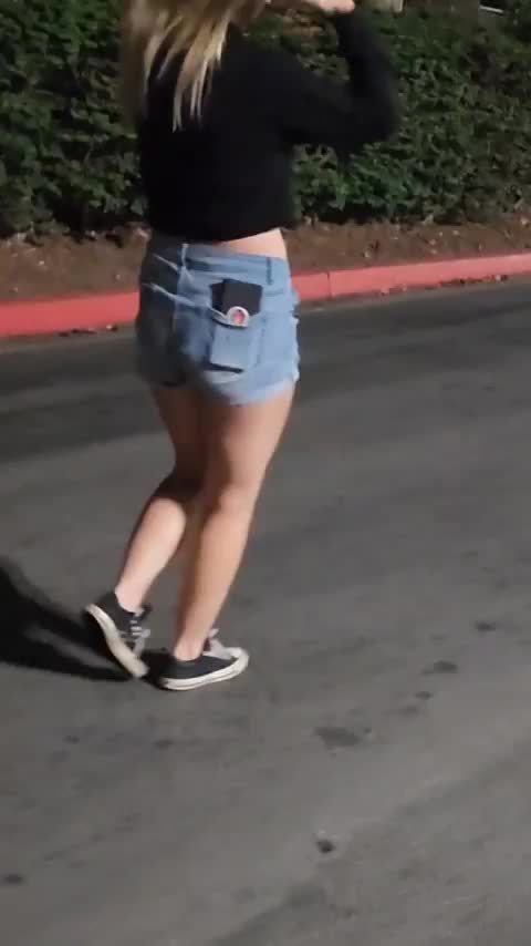 Flashing my boobs in the parking lot [gif] - free porn video