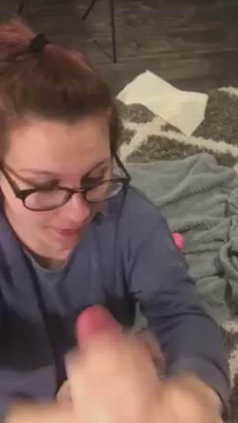 Clothed amateur gets rewarded for her good hand skills (source unknown) - free porn video