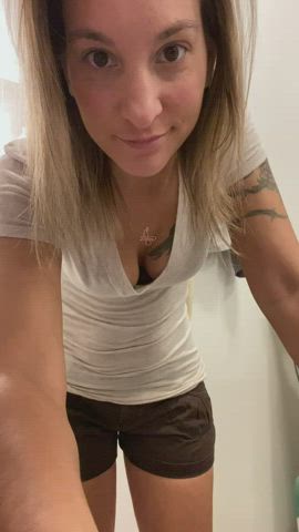 Wife is such a good bathroom whore!! Don’t you agree! Imagine walking in on this milf, catching her with her shorts down!! What next? - free porn video