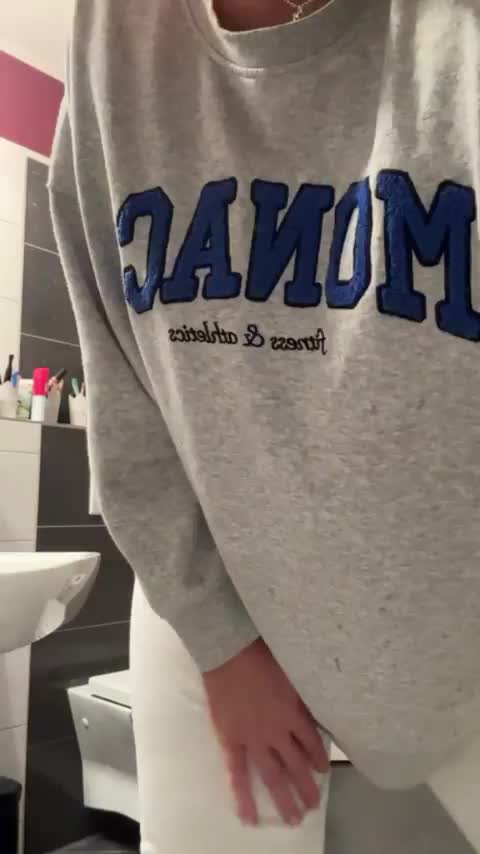 20 and a bit chubby and I need a Reddit Crush to get dirty with - free porn video