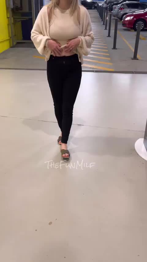 The parking security should definitely have been paying attention to the cameras today! [GIF] - free porn video
