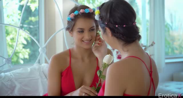 Bridesmaids - free porn video