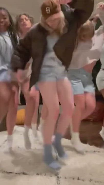 Billie's massive tits bouncing - free porn video