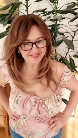 Don't be fooled by my nerd glasses... I'm stacked! - free porn video